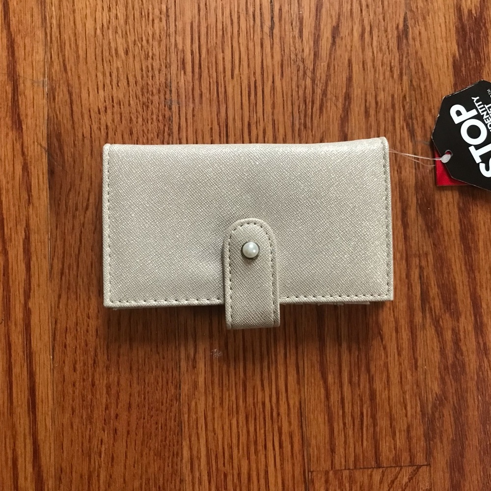 Kelly & Katie Cream Colored Wallet
